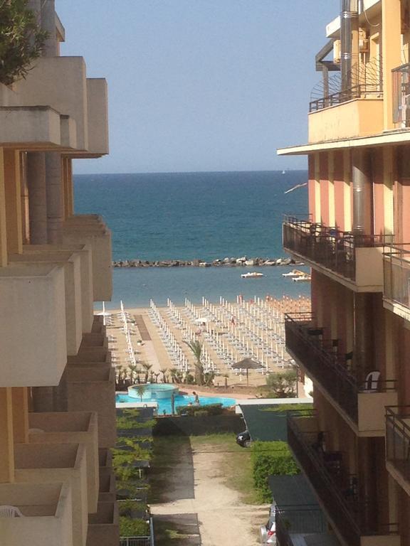 Hotel Nautilus Cattolica Exterior foto